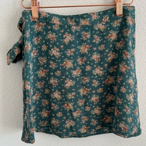 American Eagle AEO Green Floral Wrap Skirt Side Tie Women's Medium M Cottage EUC - Picture 5 of 11